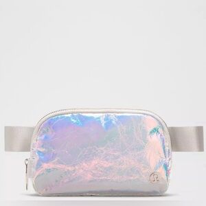 Lululemon 1L Everywhere Belt Bag Iridescent silver